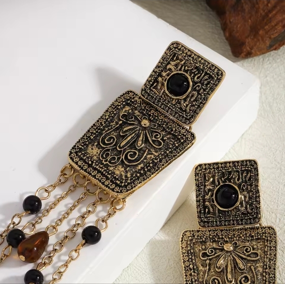 Vintage Gold Dangle Earrings - Picture 4 of 5